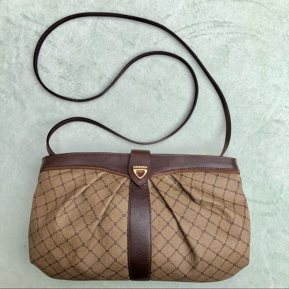 Bally Signature Vintage Brown Tan Leather Shoulder Saddle Bag Purse